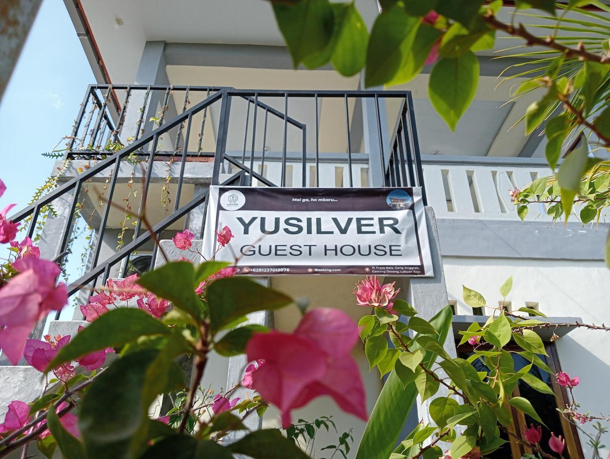 Yusilver Guest House Labuan Bajo Exterior foto