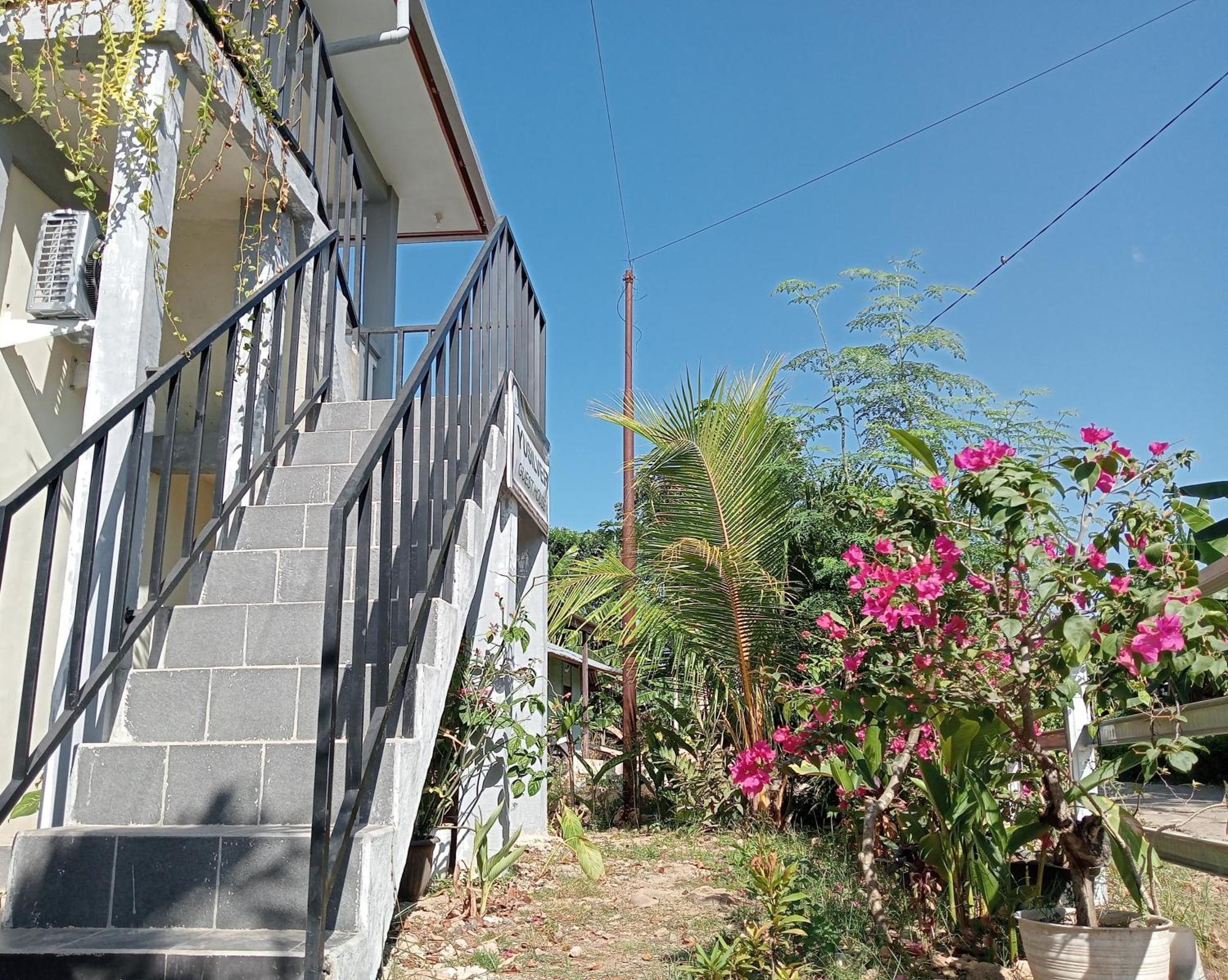 Yusilver Guest House Labuan Bajo Exterior foto