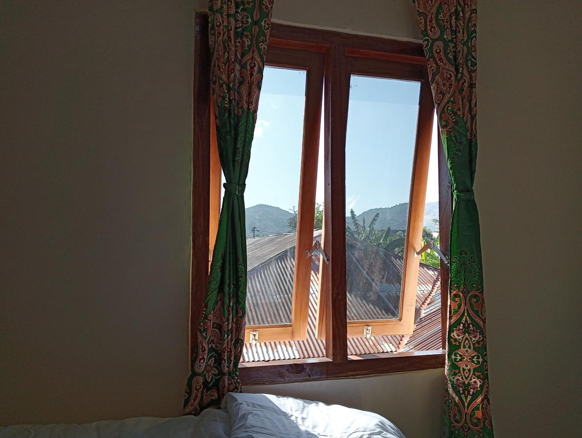 Yusilver Guest House Labuan Bajo Exterior foto