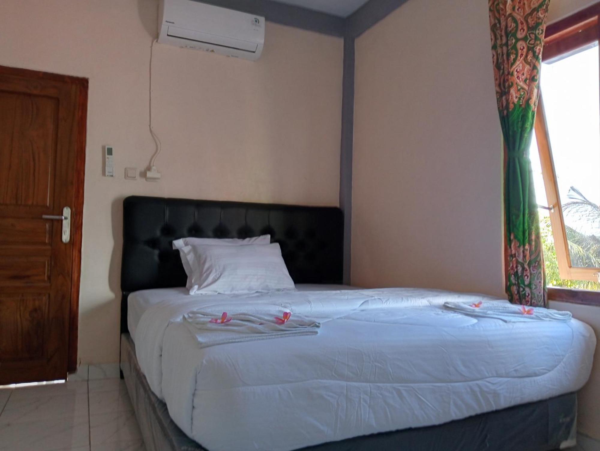 Yusilver Guest House Labuan Bajo Quarto foto