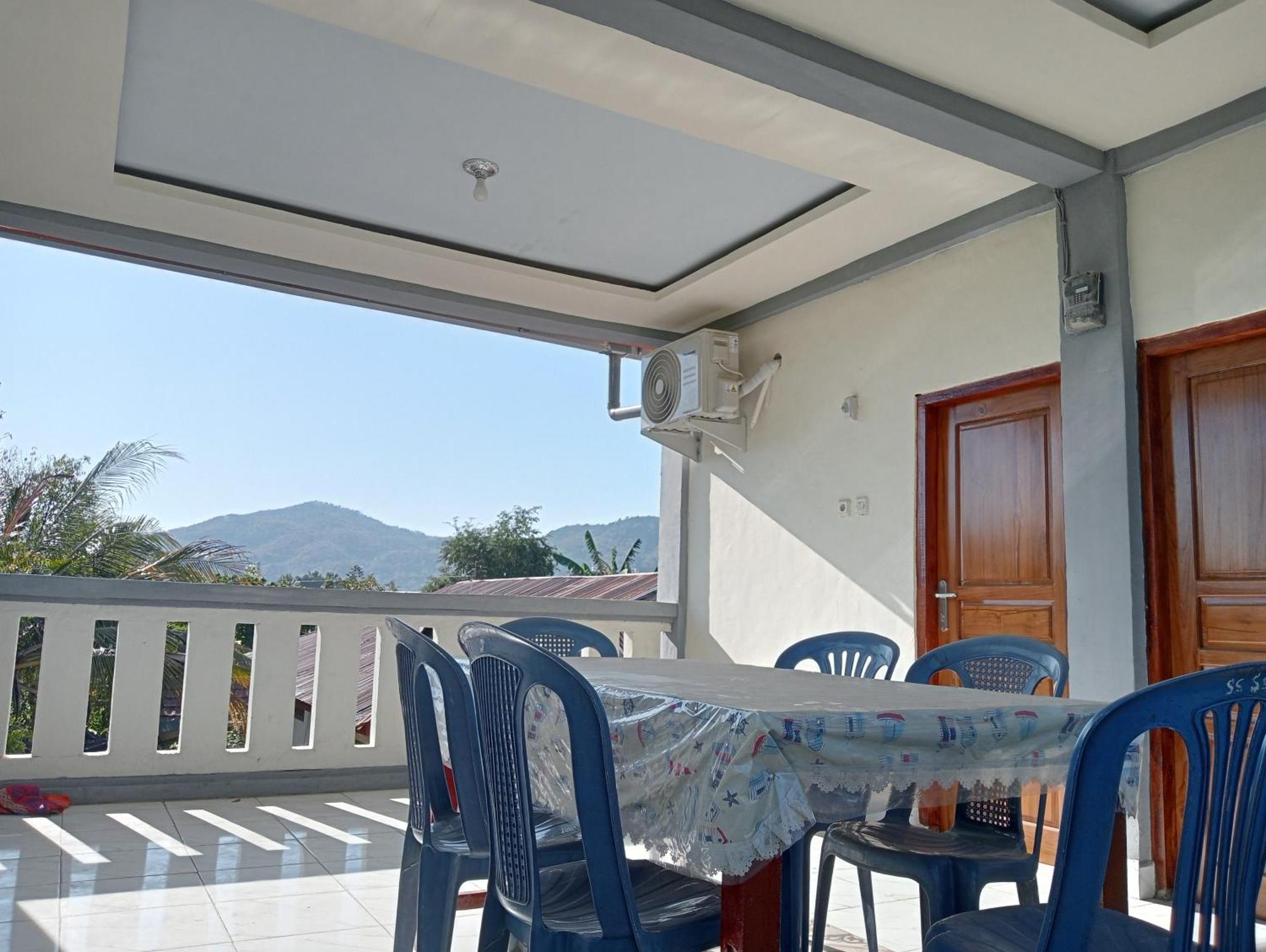 Yusilver Guest House Labuan Bajo Quarto foto